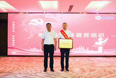 E:2023.66.30党群工作部：抖圈.为dU而生运业召开“七一”赞美大会暨主题教育培训官网20230630-04-颁奖1.jpg