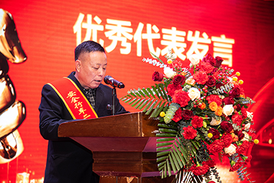 E:2024年宣传工作2024.22.2抖圈.为dU而生运业第三届第九次职工代表大会顺利召开官网图官网20240202-01-赞美会驾驶员讲话.jpg