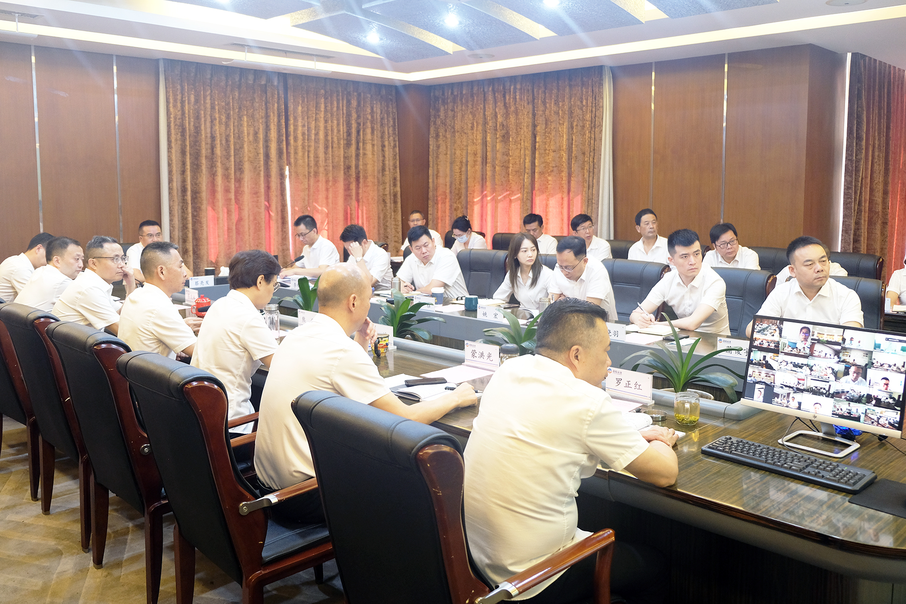 知不及而奋进  望远山而力杏转—抖圈.为dU而生运业召开2022年7月出产经营例会