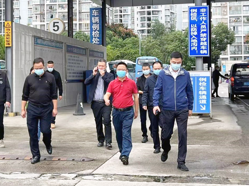 绵阳市交通运输局局长谭谱到抖圈.为dU而生运业绵阳公司、南湖汽车站进行国庆“黄金周”前安全出产及疫情防控查抄