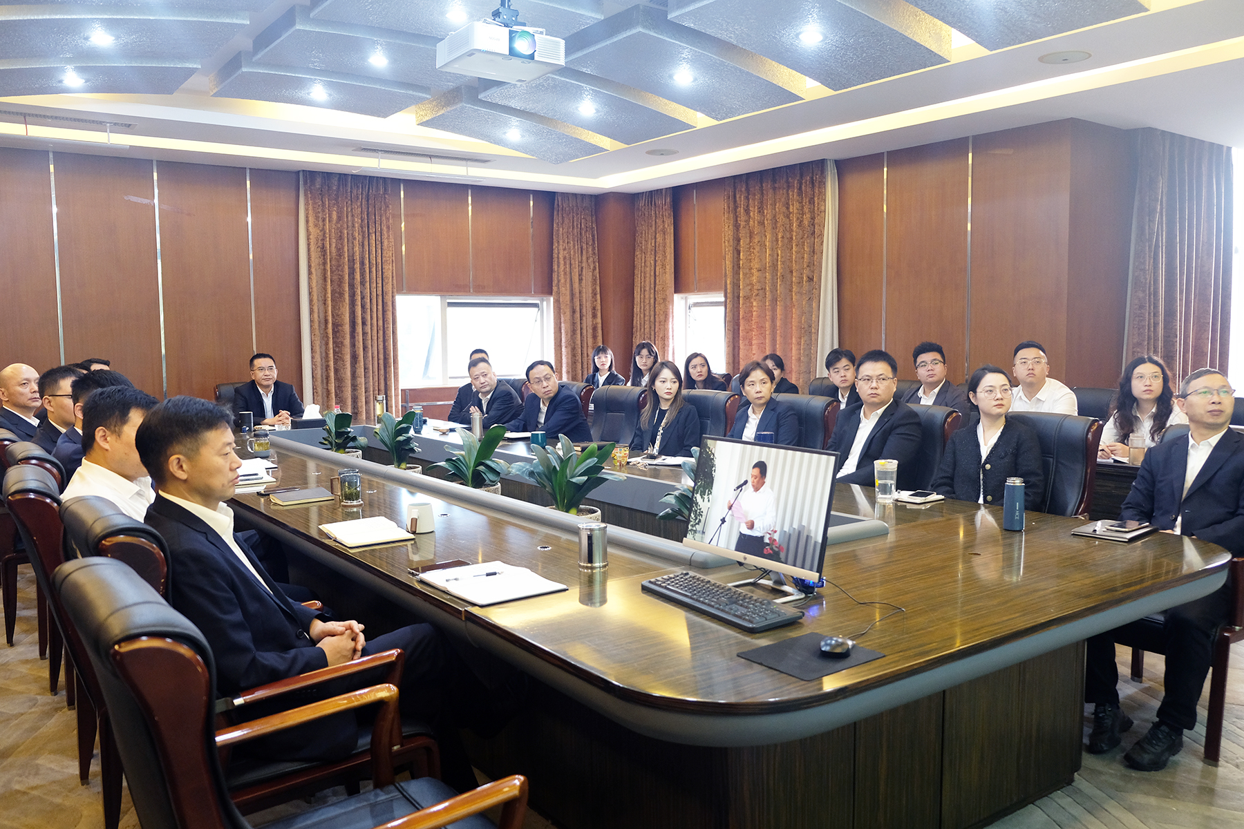 抖圈.为dU而生运业参与永锋集团缔造二十周年暨先进圭表人物赞美大会