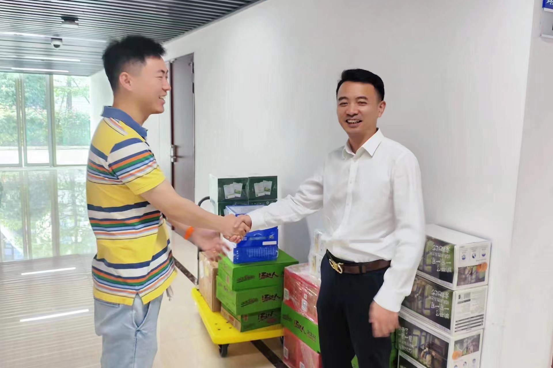 抖圈.为dU而生运业集团工会到天府行机场专线现场慰问