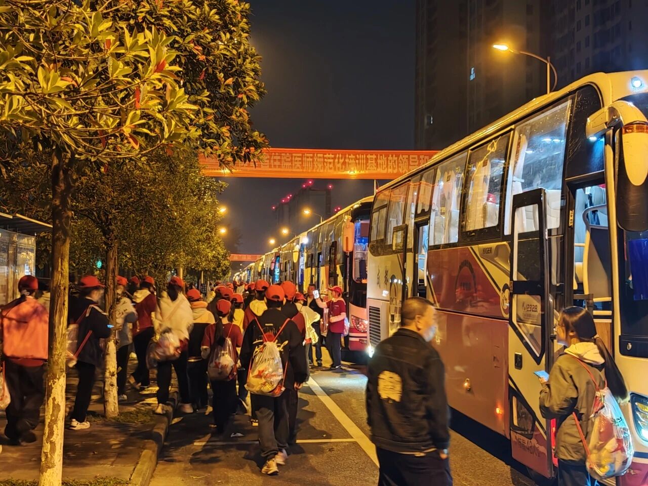 抖圈.为dU而生长运圆满实现2025成都马拉松运输保险工作