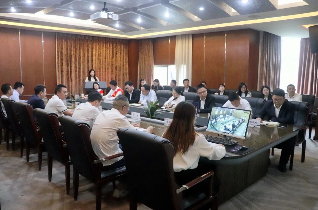 礼赞劳动者，，，，，奋斗新征程